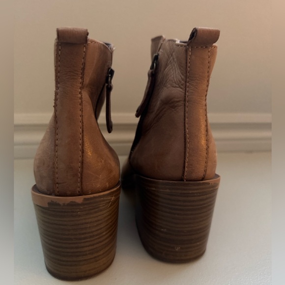ALDO high heel boots Brown. Fuzzy in the inside. - Picture 5 of 6